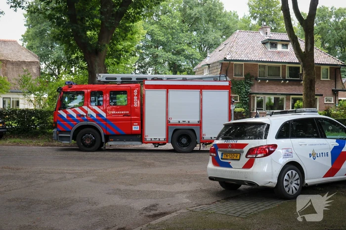 Trap van woning vat vlam door verfbrander