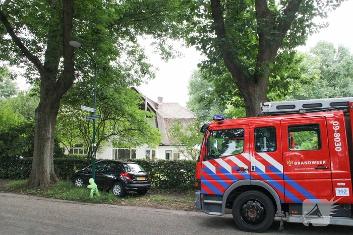Trap van woning vat vlam door verfbrander