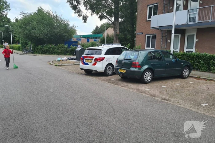 Persoon aangehouden in op een galerij van flat