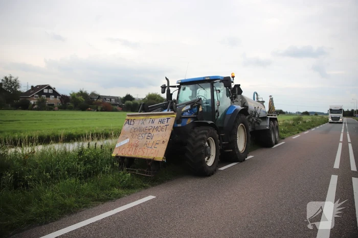 Boeren houden protest met meerdere tractoren