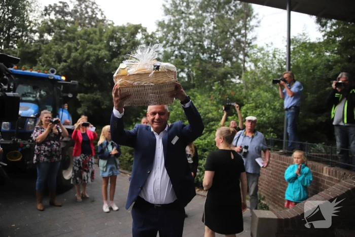 Boeren houden protest met meerdere tractoren