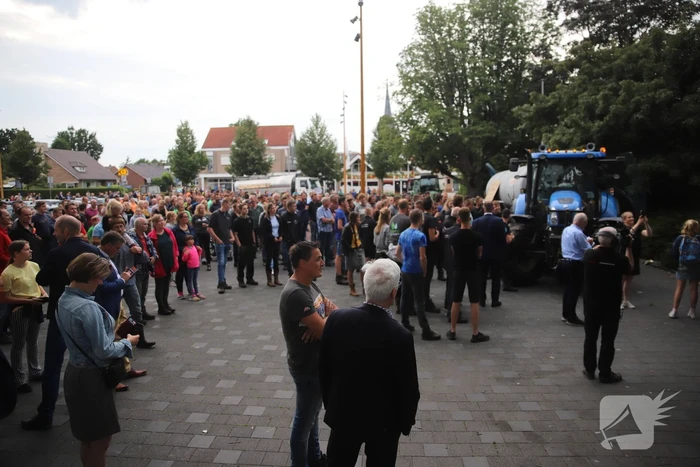 Boeren houden protest met meerdere tractoren