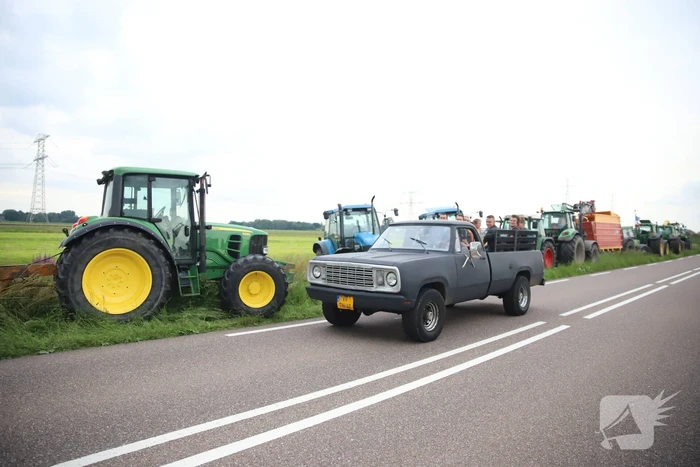 Boeren houden protest met meerdere tractoren