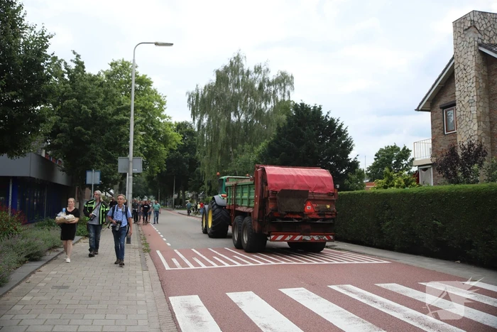 Boeren houden protest met meerdere tractoren