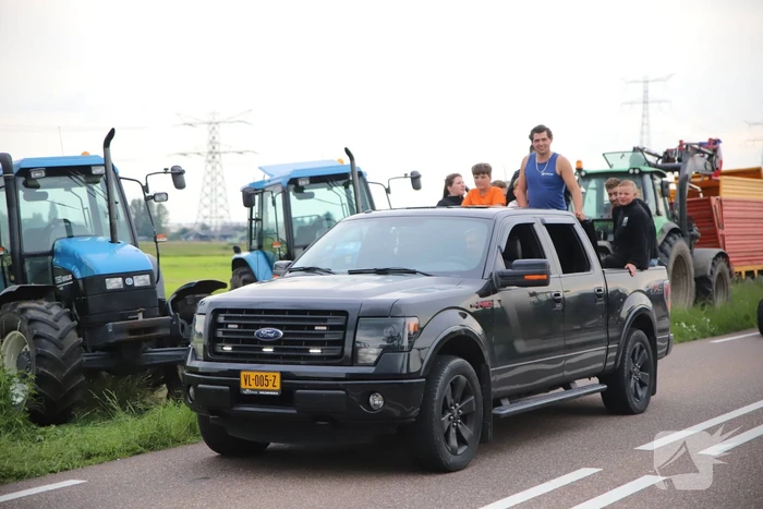 Boeren houden protest met meerdere tractoren