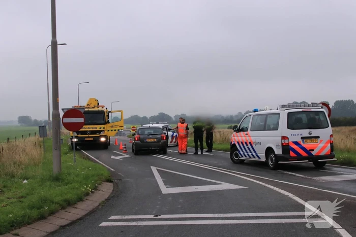 Politieauto ramt personenauto, inzittenden aangehouden