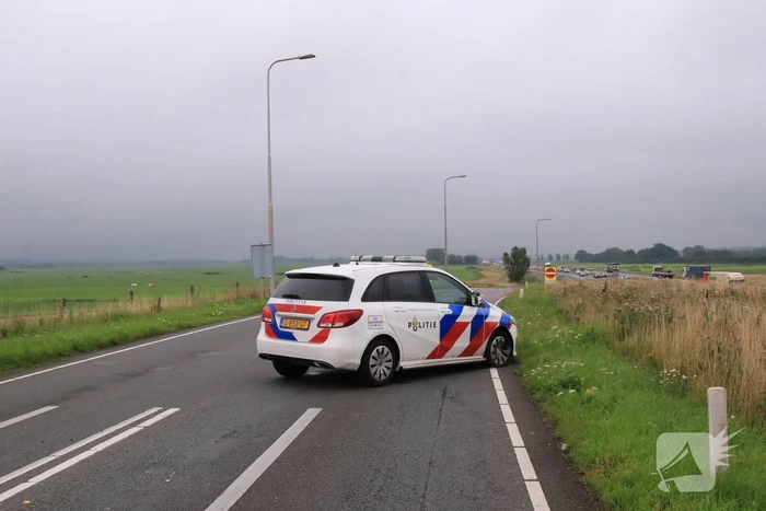 Politieauto ramt personenauto, inzittenden aangehouden