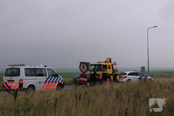 Politieauto ramt personenauto, inzittenden aangehouden