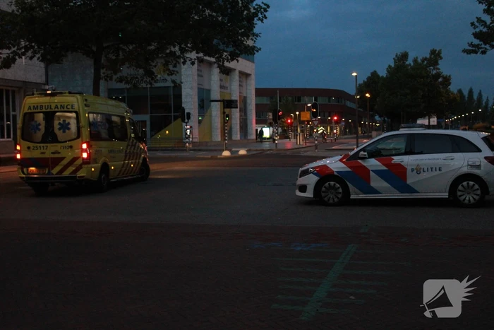 Twee scooters botsen op elkaar