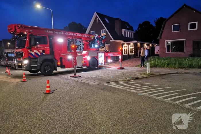 Inspectie aan schoorsteen na gescheurde dekplaat