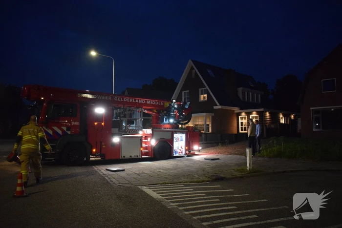 Inspectie aan schoorsteen na gescheurde dekplaat