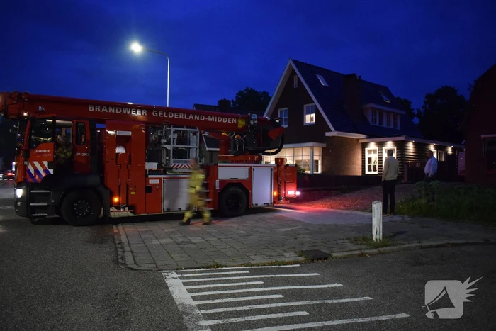 Inspectie aan schoorsteen na gescheurde dekplaat