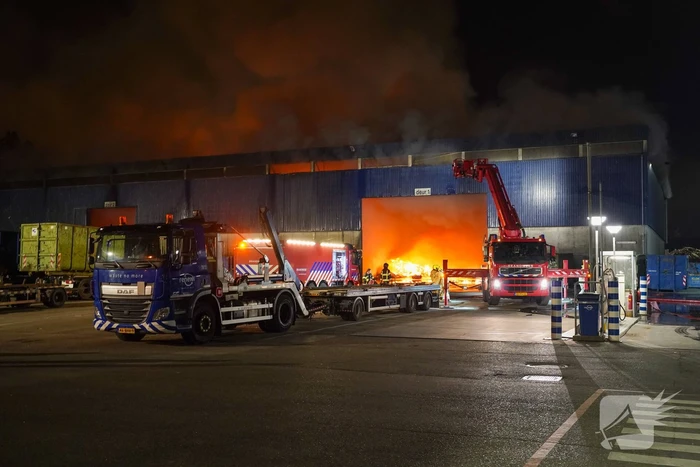 Zeer grote brand in loods met afval Renewi