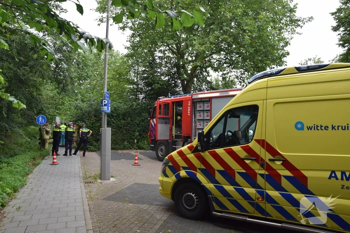 Man met scootmobiel belandt in droge sloot