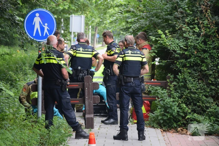 Man met scootmobiel belandt in droge sloot