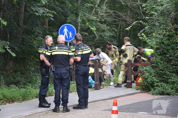 Man met scootmobiel belandt in droge sloot