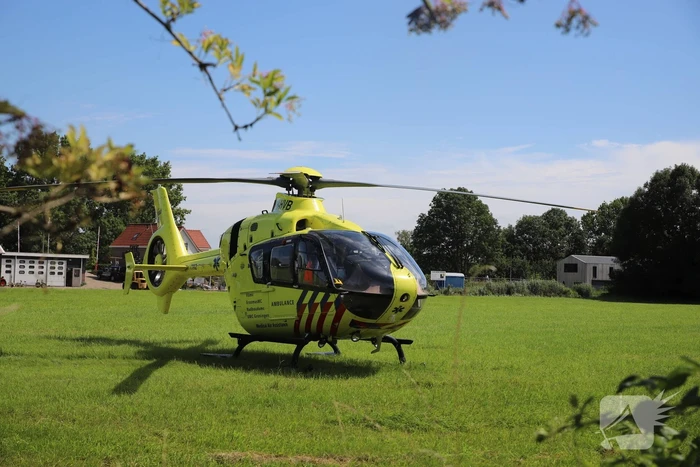 Traumahelikopter landt voor incident op fietspad
