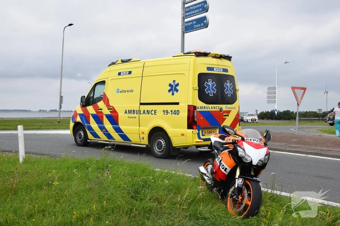 motorrijder gaat onderuit en raakt gewond