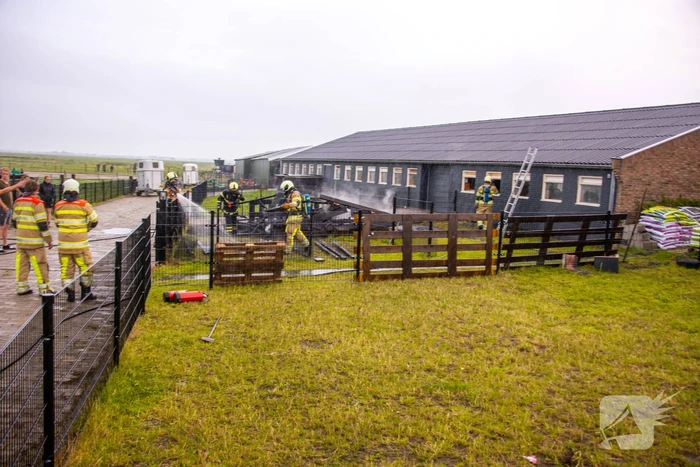 Schuur dierenverblijf gaat in vlammen op