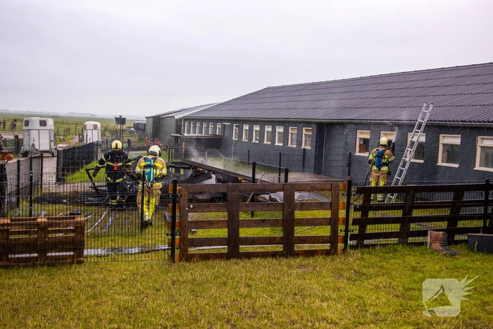 Schuur dierenverblijf gaat in vlammen op