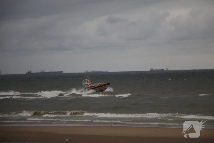 Grote zoekactie op zee na aantreffen kleding