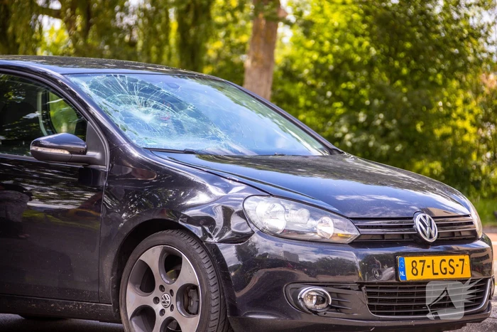 Scooterrijder gelanceerd bij aanrijding met auto