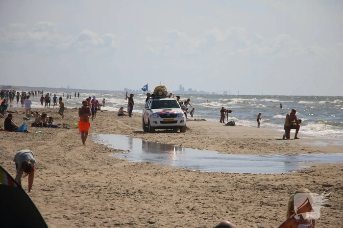 Hulpdiensten zoeken naar drenkeling