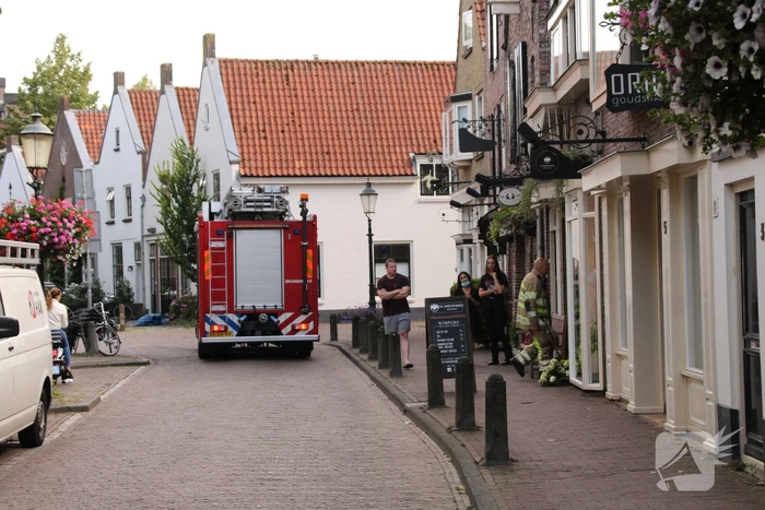 Brandweer verricht metingen in winkel