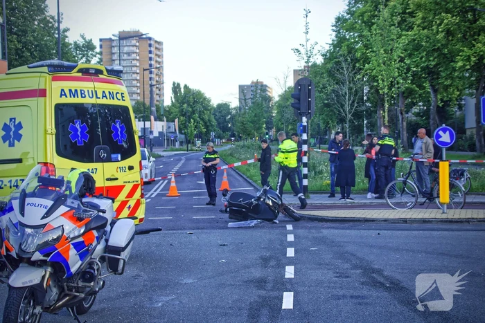 Scooterrijder gewond na aanrijding met auto