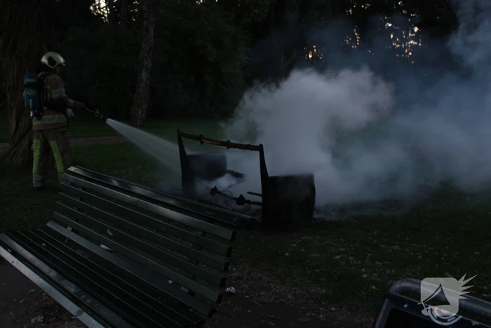 Bankje in brand gestoken