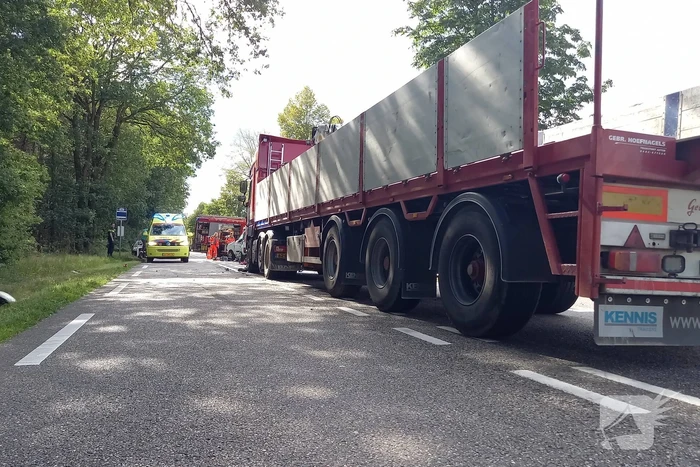 Dode en zwaargewonde bij frontale botsing