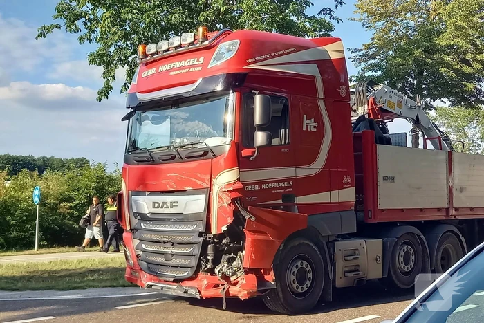 Dode en zwaargewonde bij frontale botsing