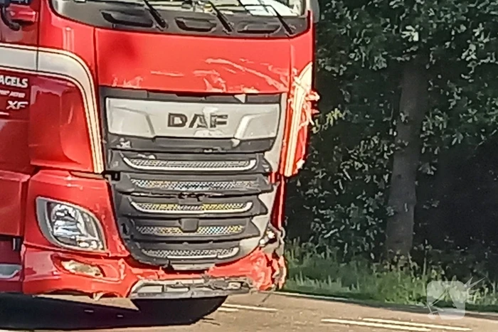 Dode en zwaargewonde bij frontale botsing