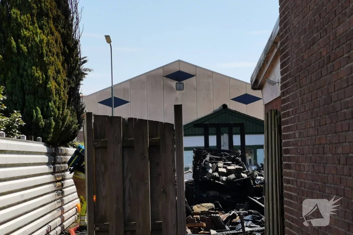 Veel schade na brand in achtertuin