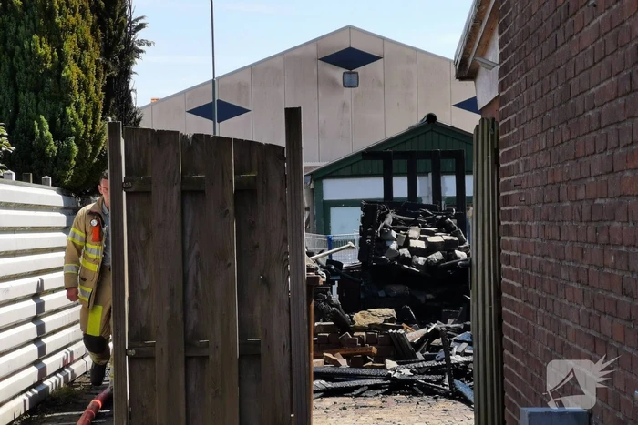 Veel schade na brand in achtertuin