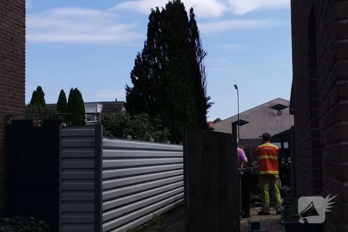 Veel schade na brand in achtertuin