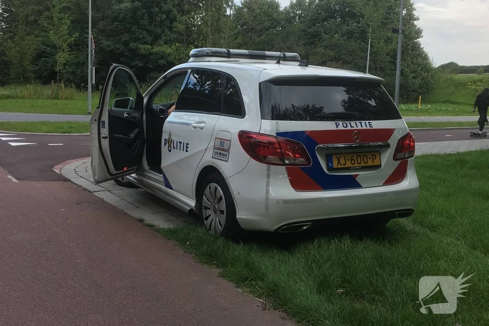 Scooterrijder en auto komen met elkaar in botsing