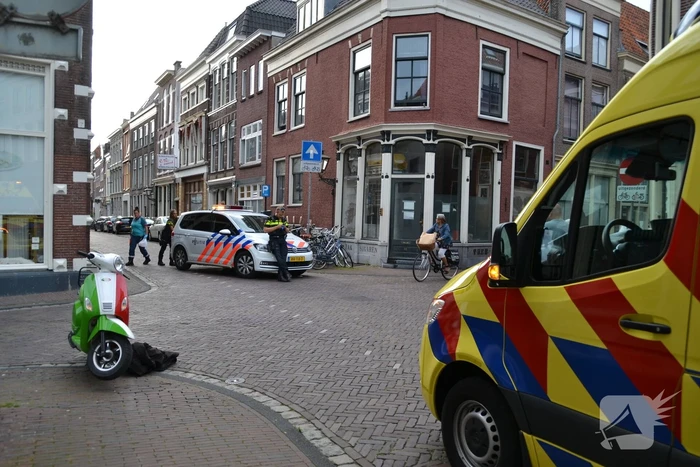 Scooterrijder naar ziekenhuis na harde val