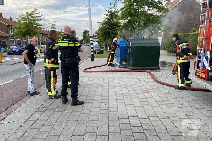 Veel rook bij brand in papiercontainer