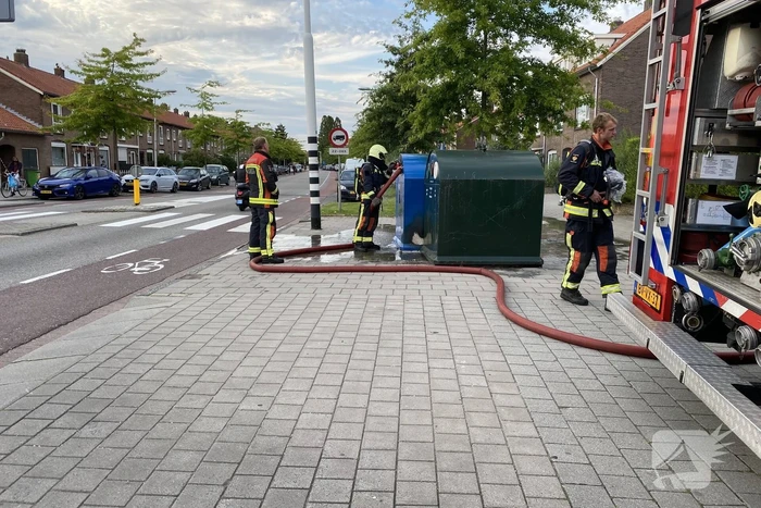 Veel rook bij brand in papiercontainer