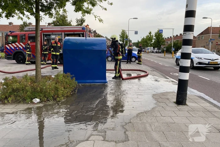 Veel rook bij brand in papiercontainer