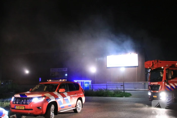 Forse brand in overslaghal afvalverwerker