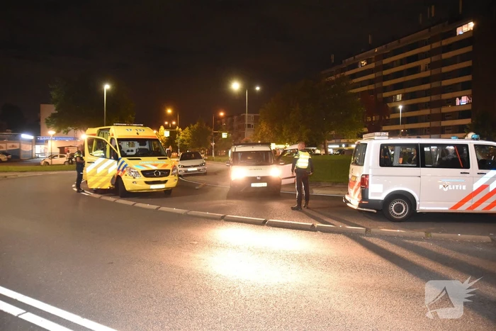 Bestuurder onder invloed morfine crasht op rotonde