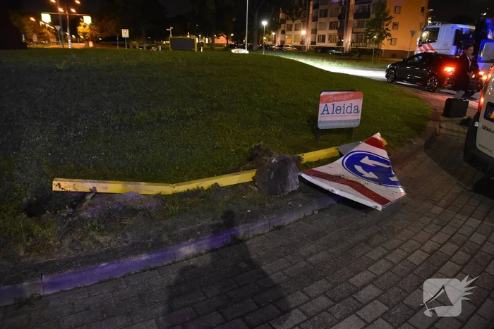 Bestuurder onder invloed morfine crasht op rotonde