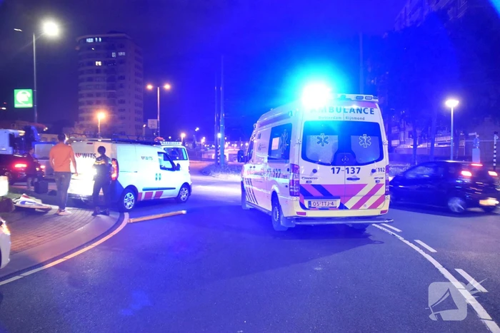 Bestuurder onder invloed morfine crasht op rotonde