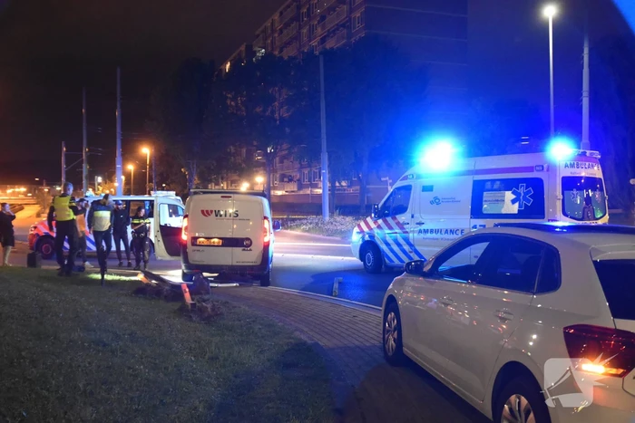 Bestuurder onder invloed morfine crasht op rotonde