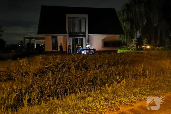 Man gewond na val uit raam