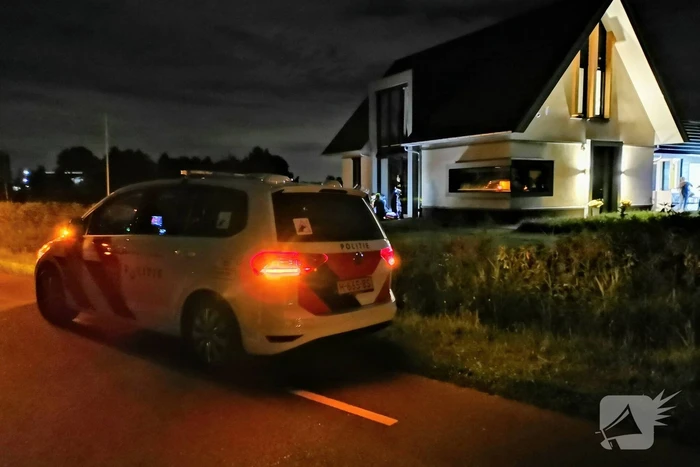 Man gewond na val uit raam