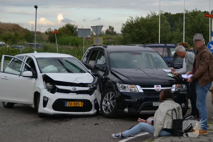 Gewonde na aanrijding tussen twee auto's