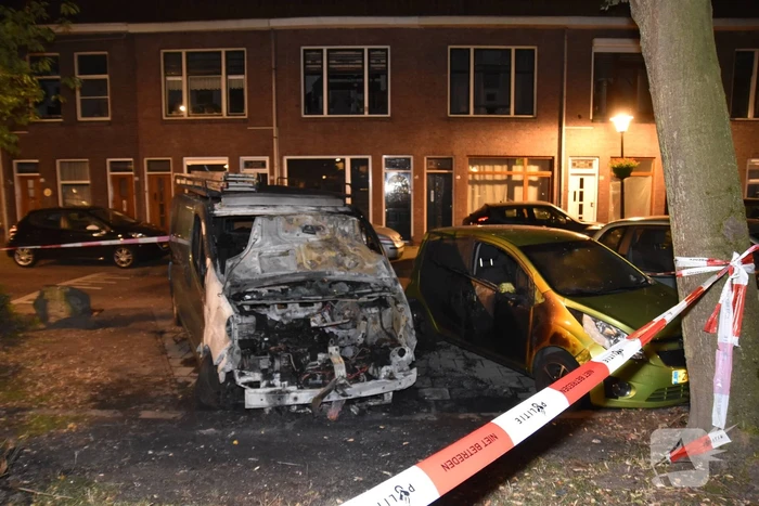 Bestelbus flink beschadigd door brand